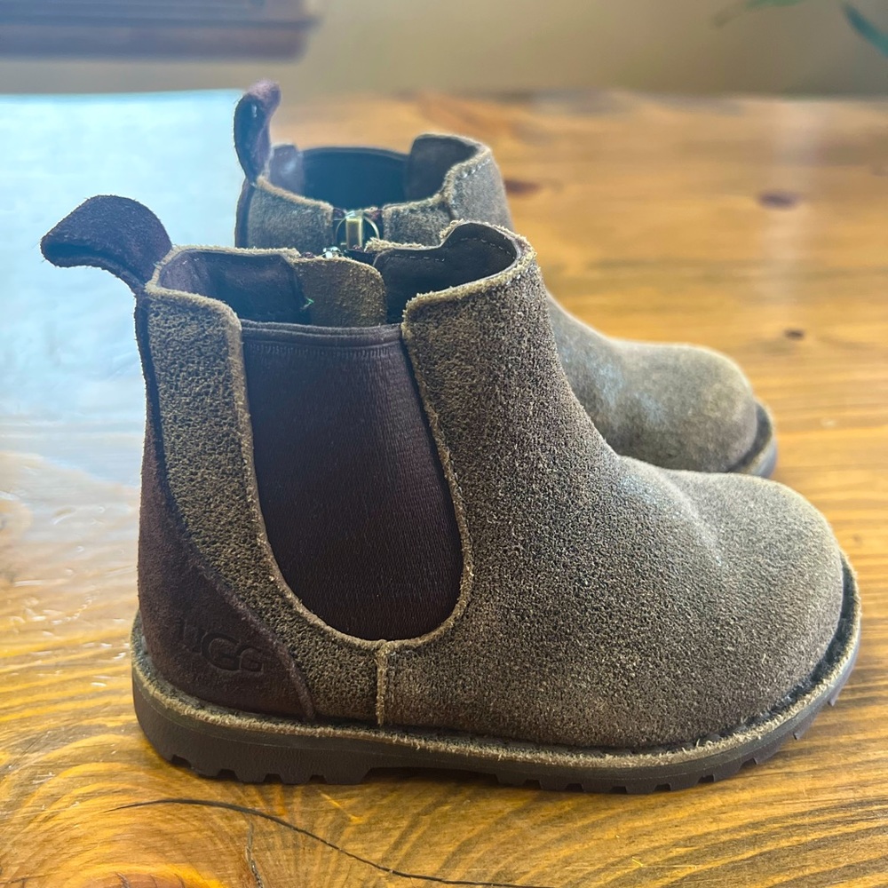 Kid’s Ugg boots